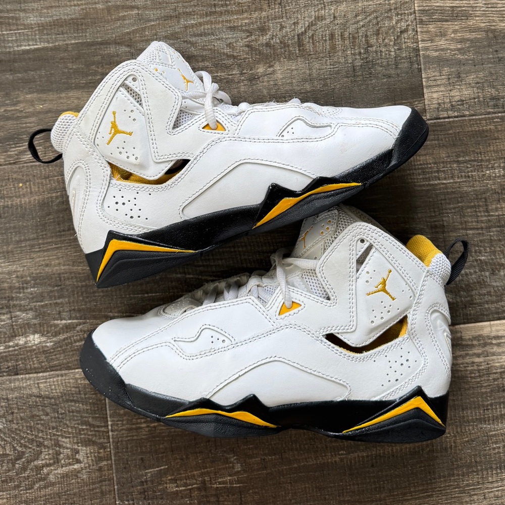 Jordan true flight yellow white ochre black 4.5 6